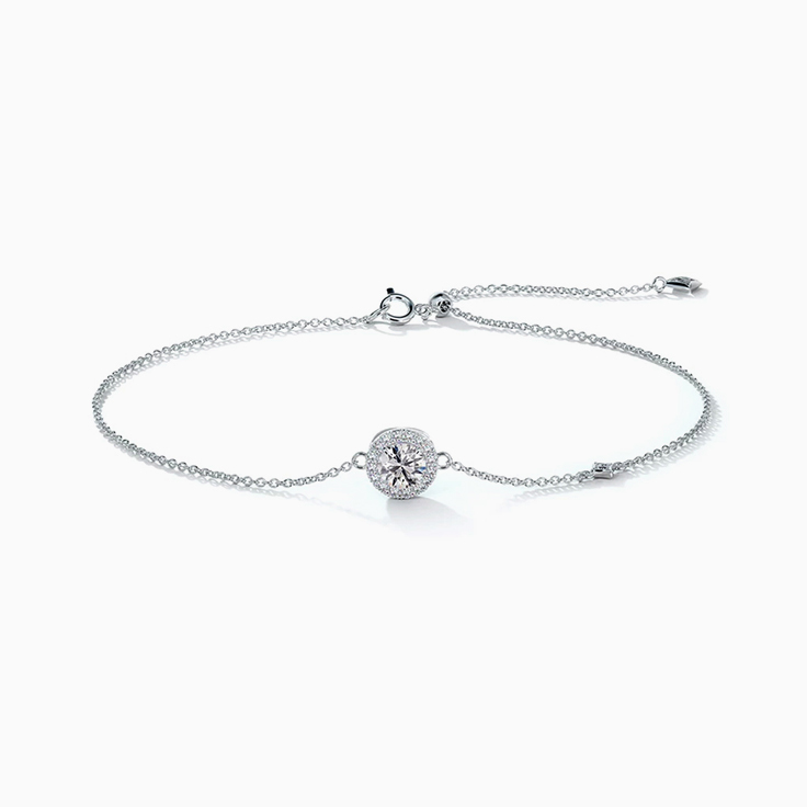 Diamond bracelet with fine halo