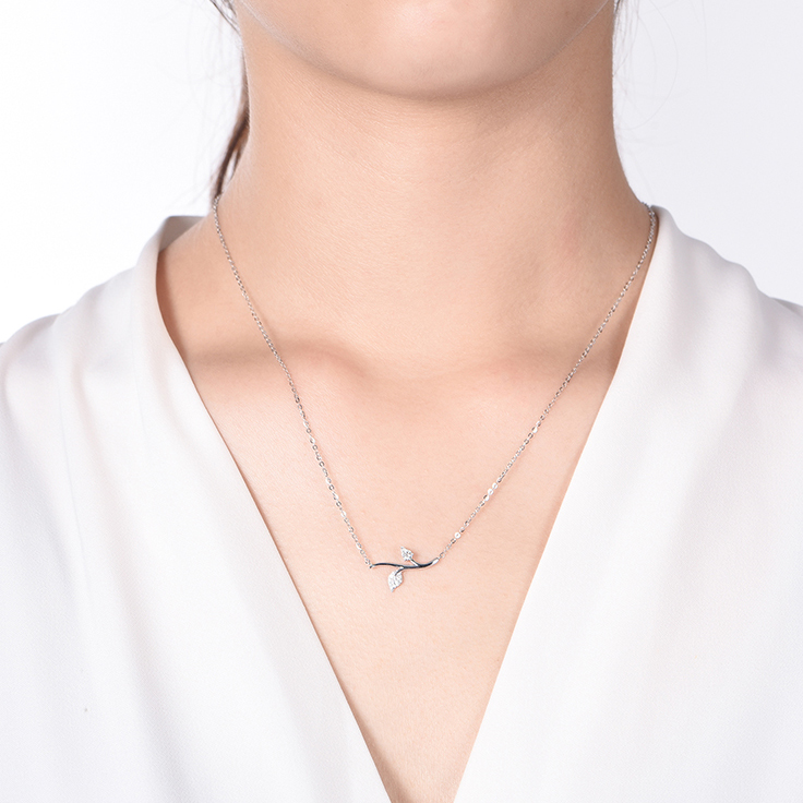 Petal Bar Necklace