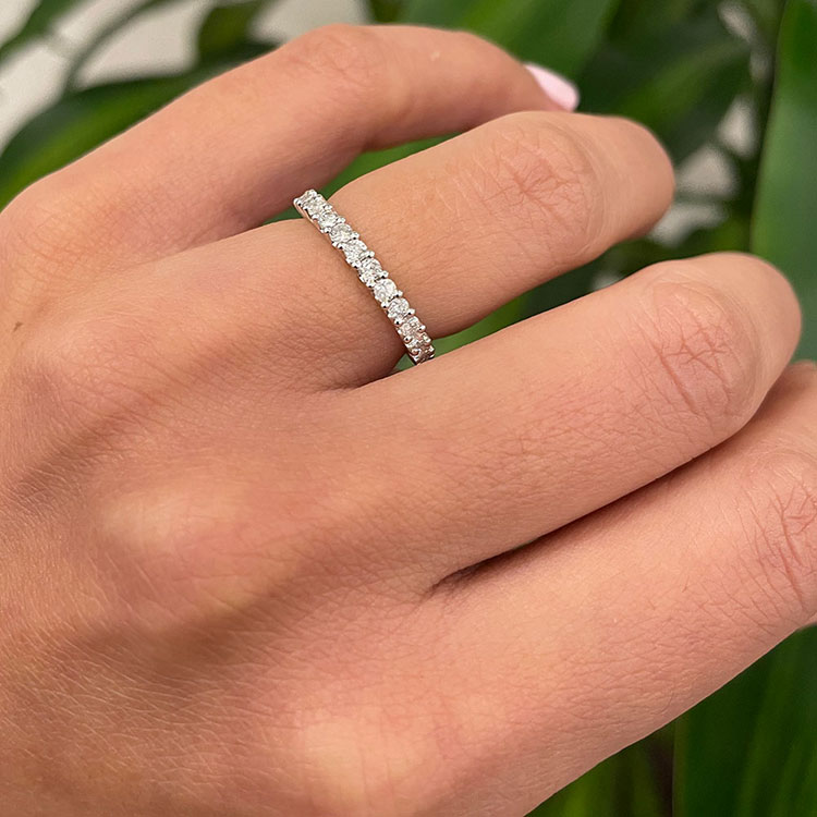 Claw set Wedding ring