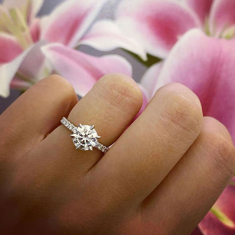 Round brilliant cut diamond in a six claw setting