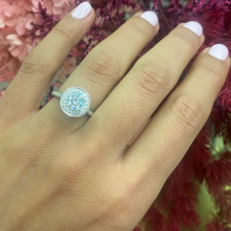 Round brilliant cut diamond set in a 3D halo engagement ring