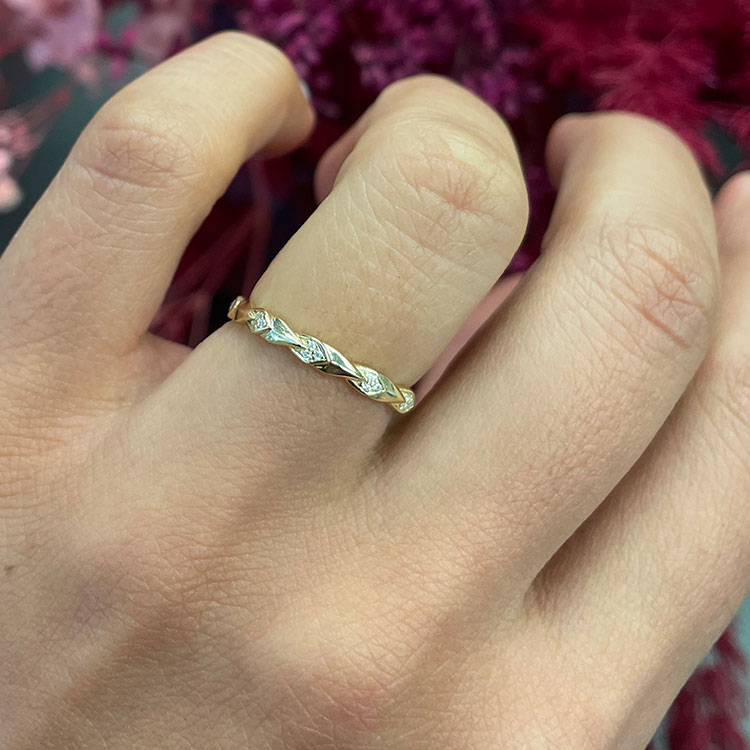 Patterned diamond band